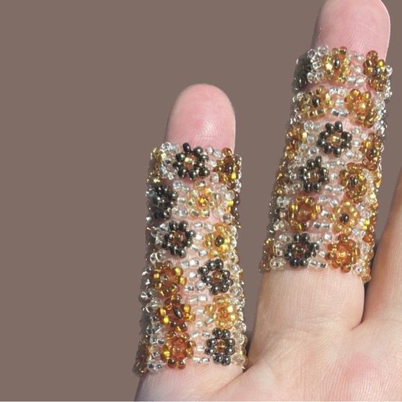 1pc / 12pcs Beaded Flower Stretchy Elastic Ring - Bronze, Copper, Brown tones - Picture 3 of 10